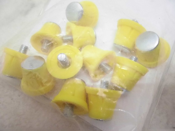 【SALE】MTBシューズ用スパイクピン 12本入り イエロー