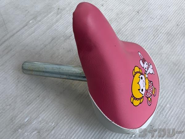 子ども用サドル ピンク/ホワイト キャラクターロゴ入り