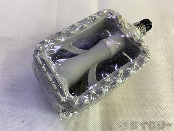 フラットペダル