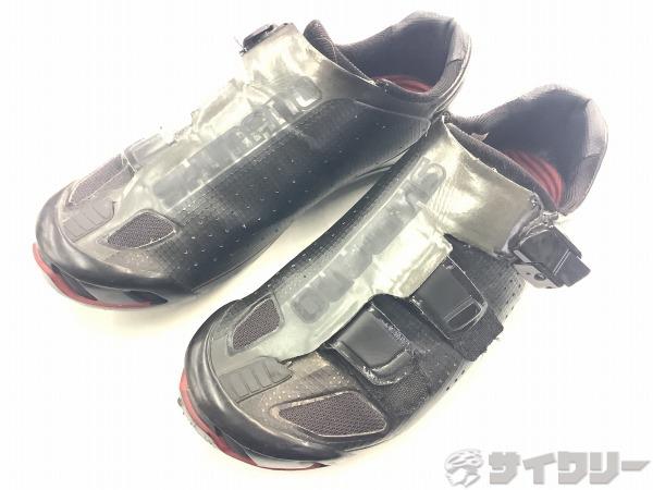 包み込むようなフィット感とダイレクト感を持つレーシング