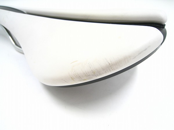 サドル LINE RACE SHALLOW チタンレール 134mm