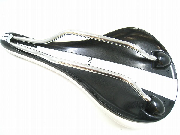 サドル LINE RACE SHALLOW チタンレール 134mm