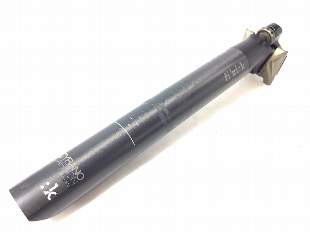 シートポスト CYRANO CARBON 31.6x270mm