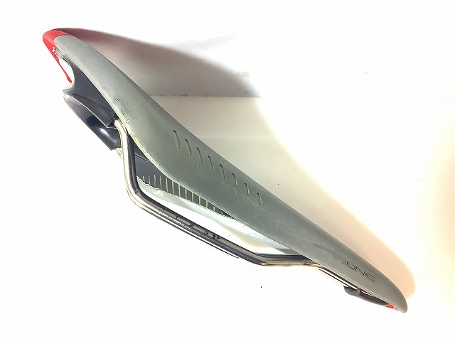 サドル　ARIONE KIUMレール　WING　FLEX