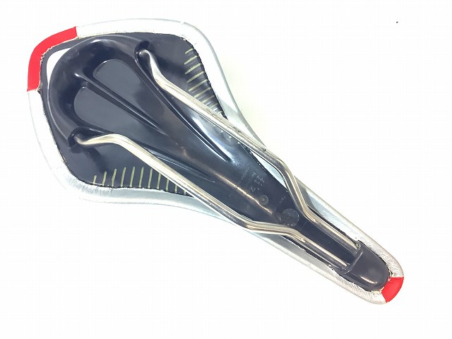 サドル　ARIONE KIUMレール　WING　FLEX