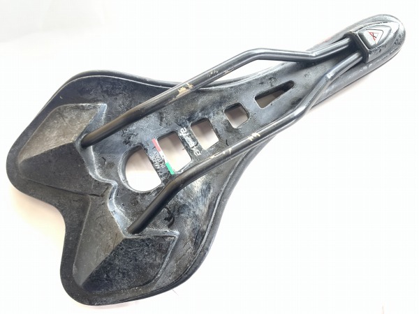 サドル SKY 3.0 TITANVレール ブラック 劣化あり