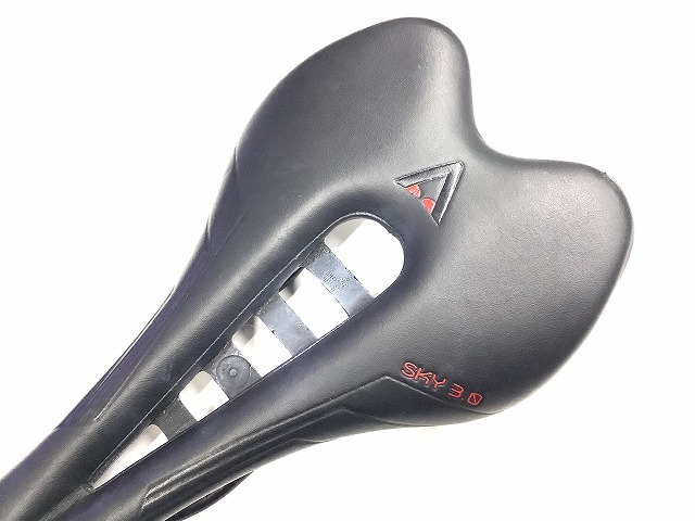 サドル SKY 3.0 TITANVレール ブラック 劣化あり