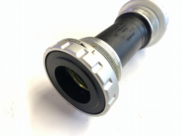 ボトムブラケット MOUNTAIN JIS 68/73mm ※スペーサー欠品