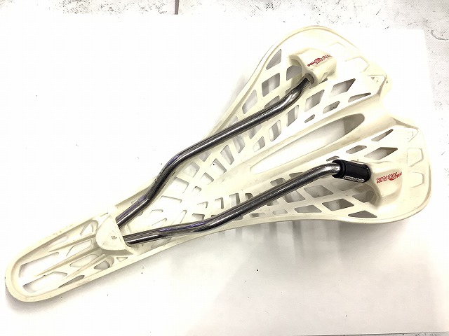 サドル SPYDER TWINTAIL HOLLOW COMPOSITE ホワイト