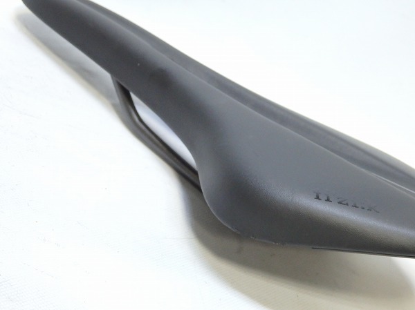 サドル　ARIONE R3 OPEN Kiumレール