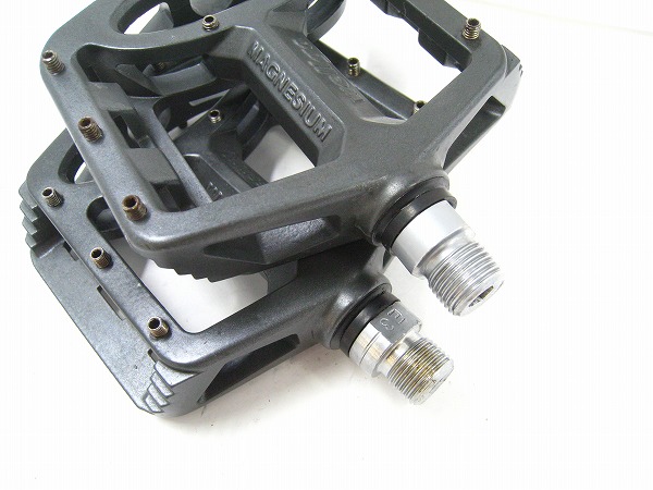 フラットペダル MG-1 MAGNESIUM グレー