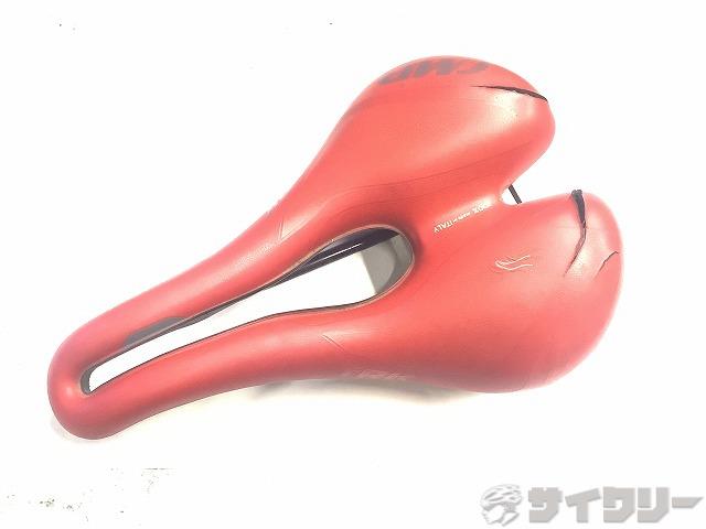 サドル TRK スチールレール レッド 破れあり