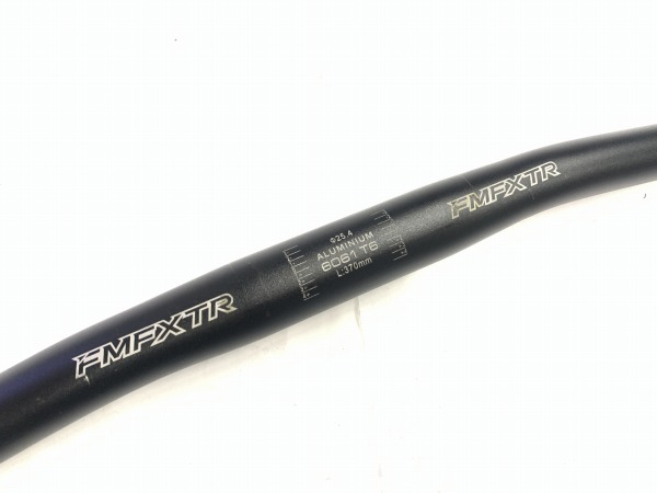 ブルホーンバーハンドル ブラック 25.4/370mm