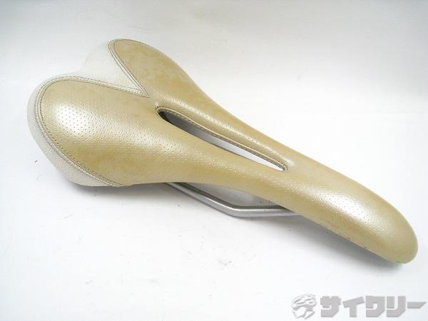 Specialized Toupe サドル ホワイト　未使用品 Specialized Toupe サドル ホワイト（日本最大級のUSEDスポーツ