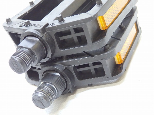 樹脂製フラットペダル