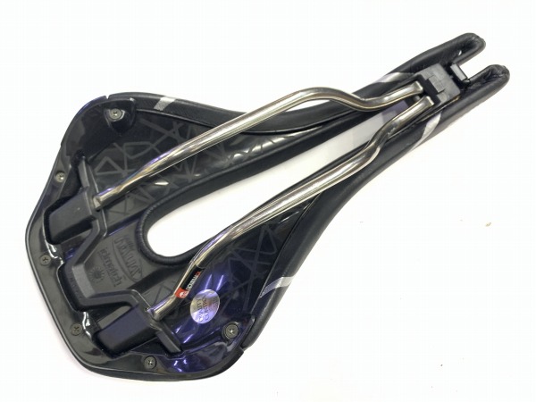 サドル NOVUS ENDURANCE SMALL TI316レール ブラック