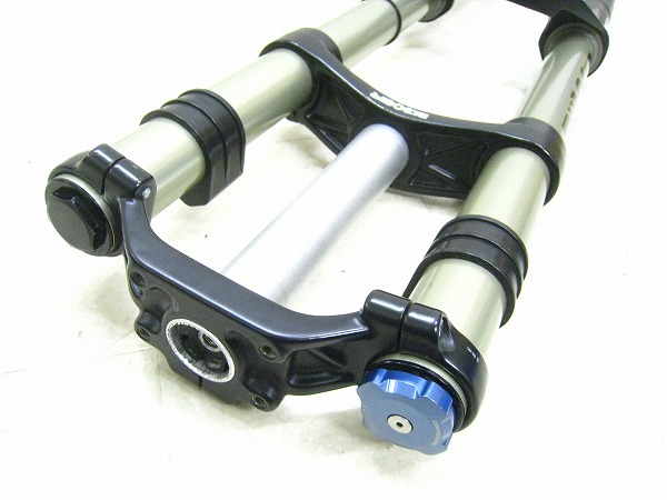 ダブルクラウンサスペンション BOXXER RC 26インチ 20mmアクスル