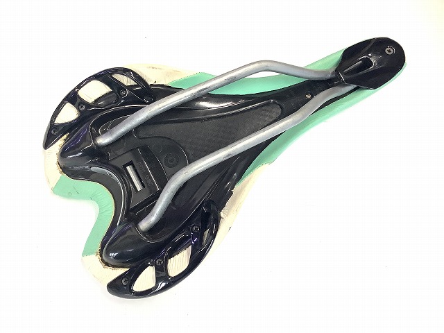 サドル ALIANTE8 HOLLOW チェレステ/ホワイト