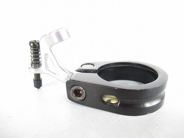 シートクランプ＆ブレーキアウターケーブル受け　ボルトタイプ　ブラック　実測内径：32mm
