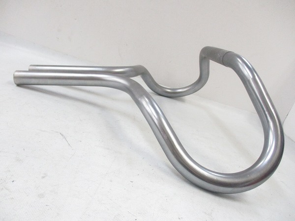 トライアスロンバー ROYAL 978 400mm（最幅部）/26.0mm