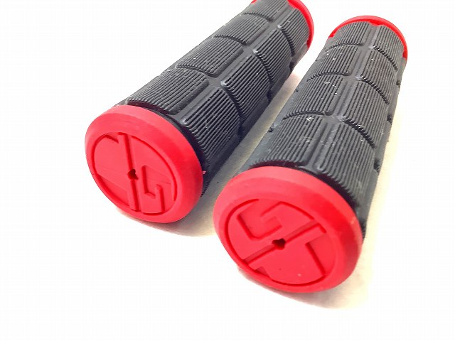 グリップ　BLK/RED