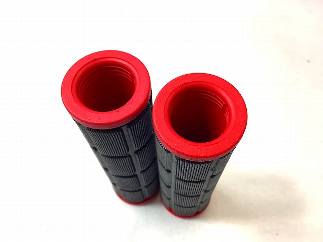 グリップ　BLK/RED