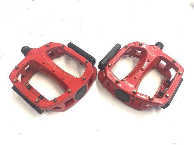 フラットペダル LU-987 レッド