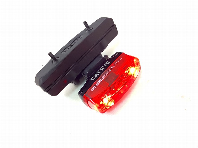 リアライト RAPID MICRO AUTO サドル用ブラケット付属