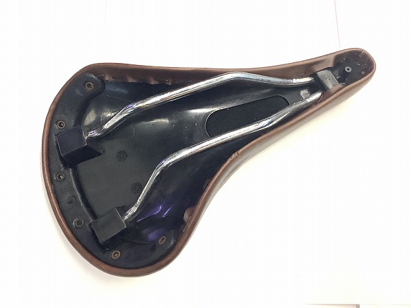 サドル ブラウン スチールレール
