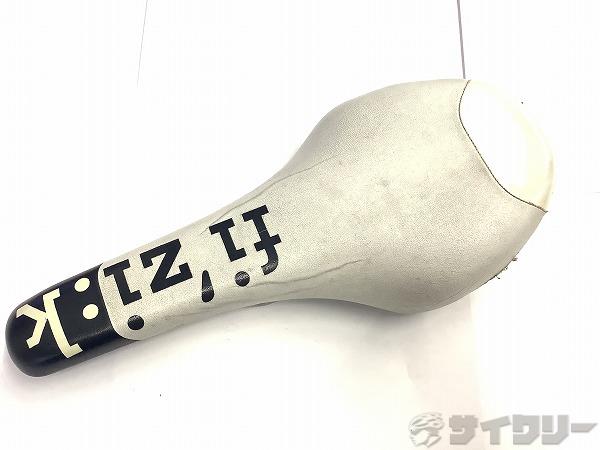 サドル k:iumレール ブラック/ホワイト ICSキャップ欠品