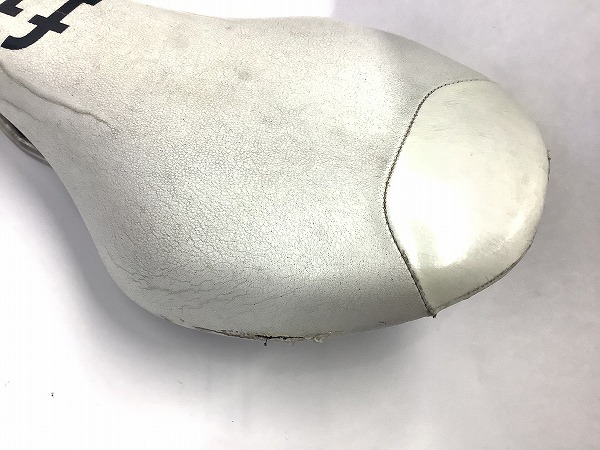 サドル k:iumレール ブラック/ホワイト ICSキャップ欠品