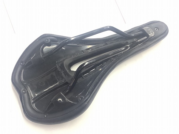 サドル RACE G900 スチールレール ブラック