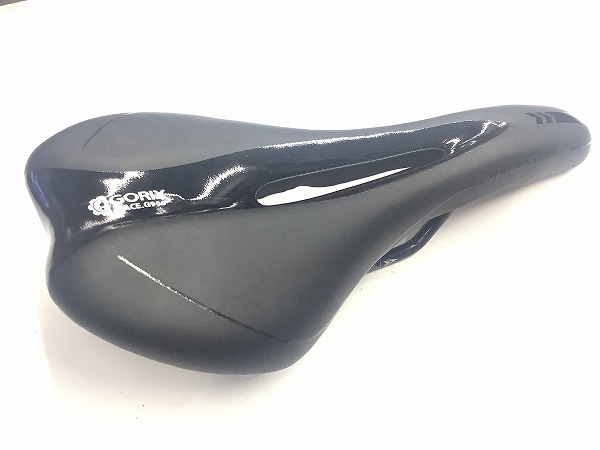 サドル RACE G900 スチールレール ブラック