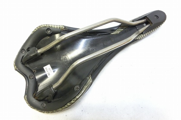 サドル CARBON CrN/Ti ALLOYレール ブラック