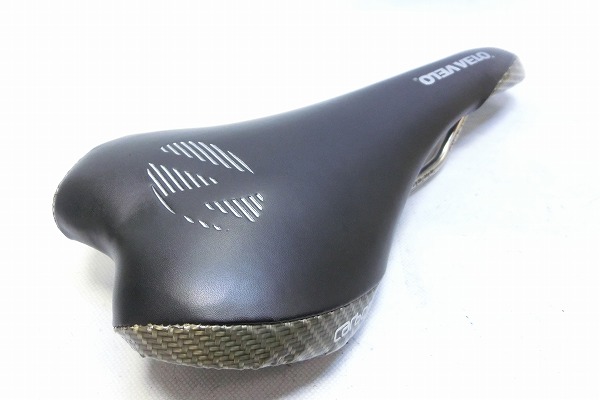 サドル CARBON CrN/Ti ALLOYレール ブラック