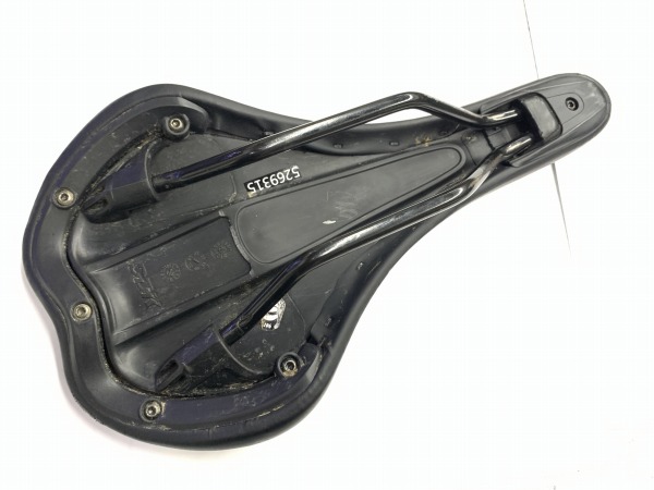 サドル ブラック スチールレール