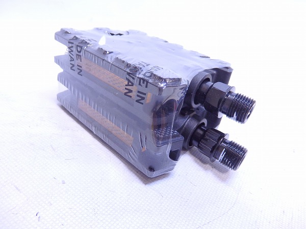 樹脂製フラットペダル ブラック