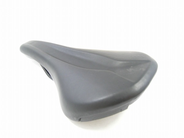 サドル スチール ブラック 143mm