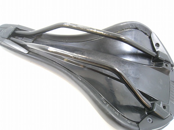 サドル スチール ブラック 143mm