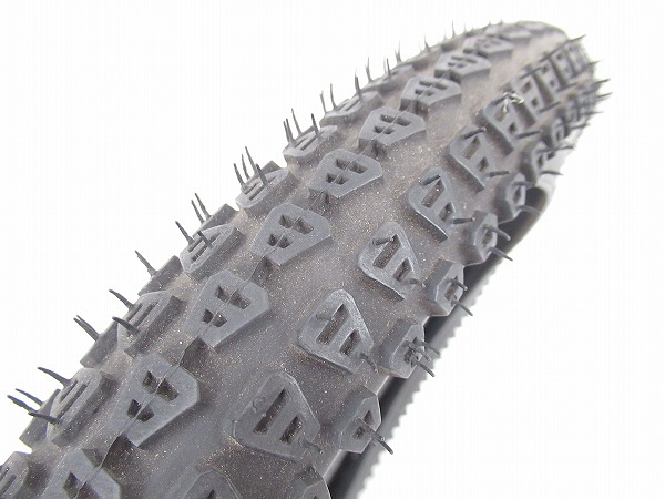 クリンチャータイヤ　20x2.125(406)