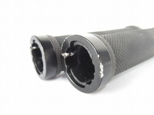 ロックオングリップ　ブラック　22.2mm径対応　実測全長：131mm