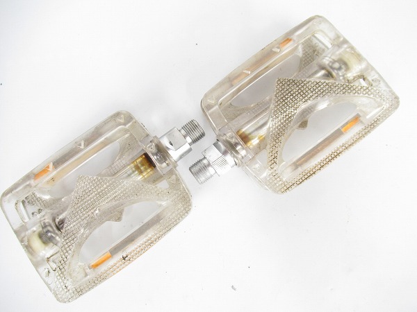 フラットペダル　クリア