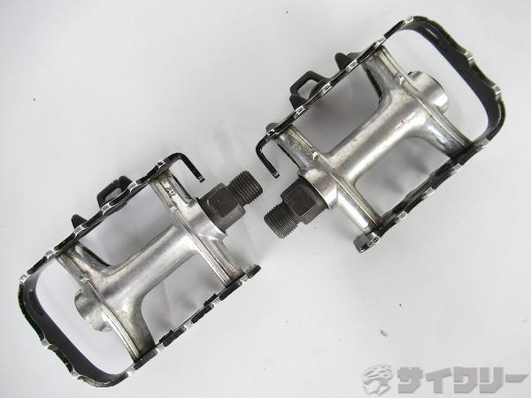 フラットペダル　ブラック/シルバー