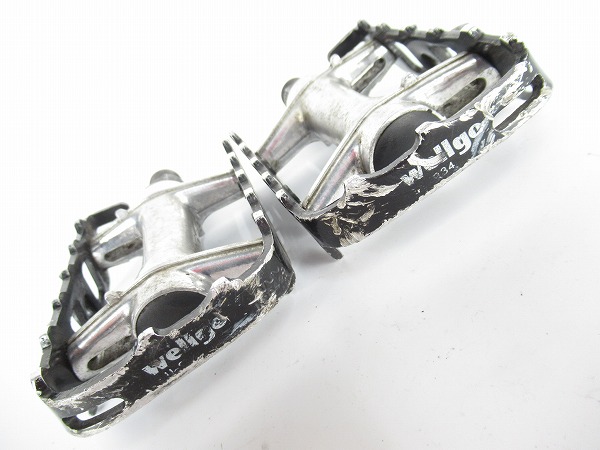 フラットペダル　ブラック/シルバー