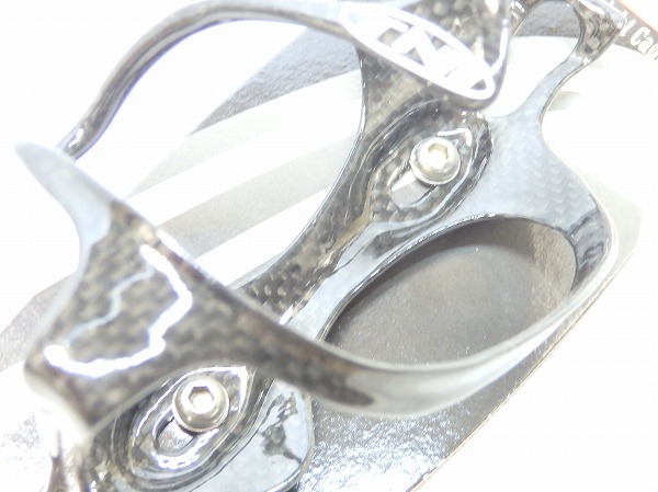 カーボンボトルケージ