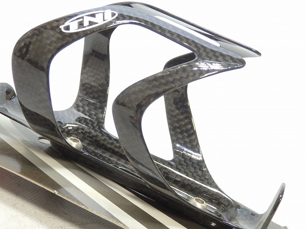 カーボンボトルケージ