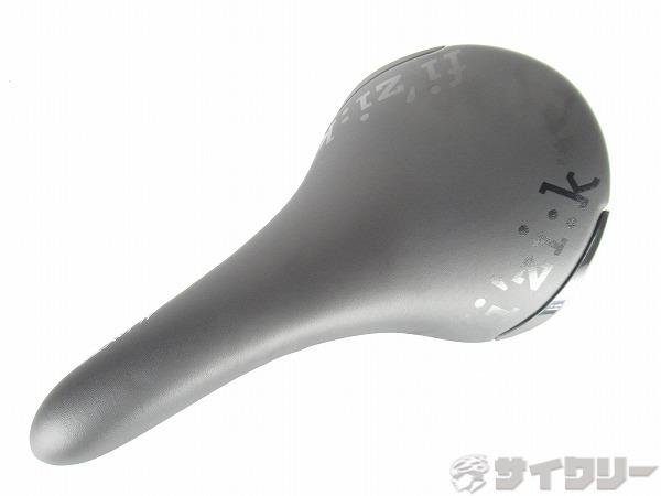 サドル　ALIANTE　ブラック　LARGE　SPINE CONCEPT　スチールレール