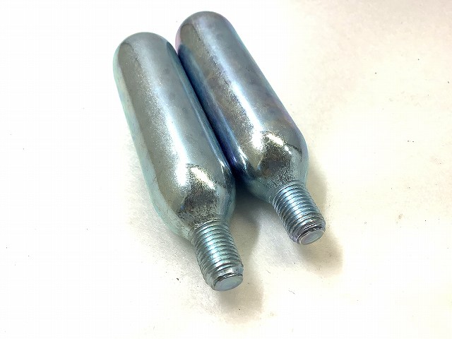 Co2ボンベ　2本入り　ねじ有