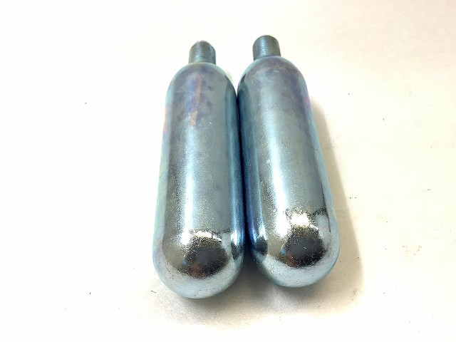 Co2ボンベ　2本入り　ねじ有