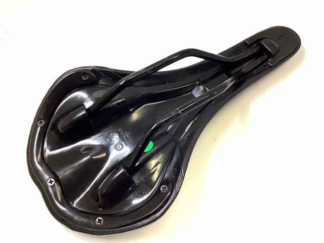 純正サドル　　BLK